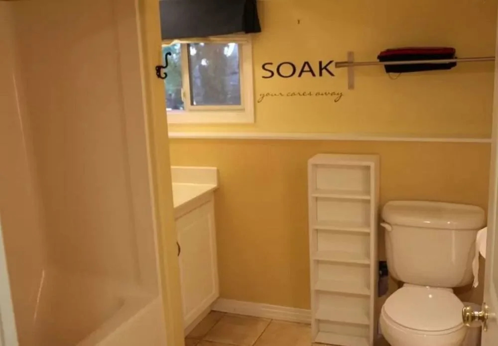 Comfy One Bedroom Suite in Oak Bay