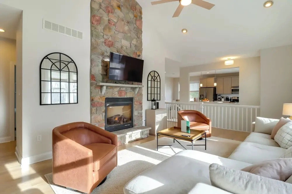Walk to Big Boulder Mtn & Lake, Home w/ Hot Tub