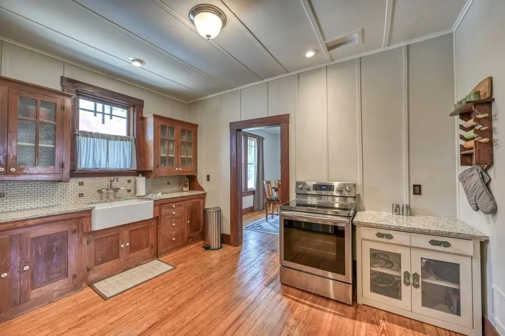 Charming Historic Home With Hot Tub and Firepit