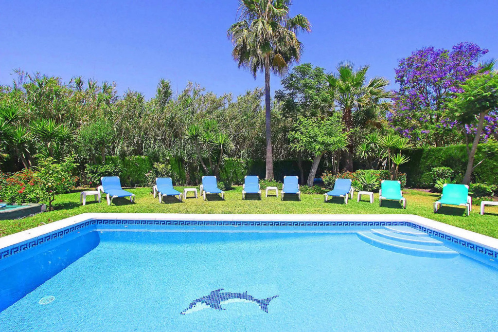 1106 Marbella Large Family Villa