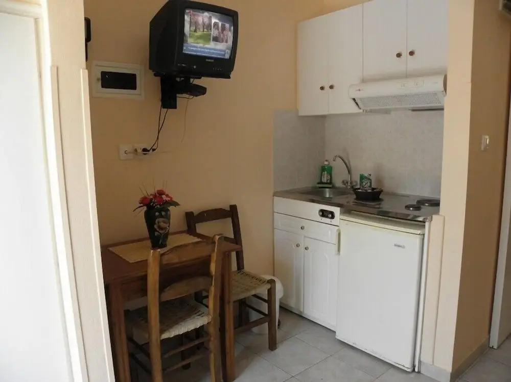 Ampoulos Rooms & Apartments