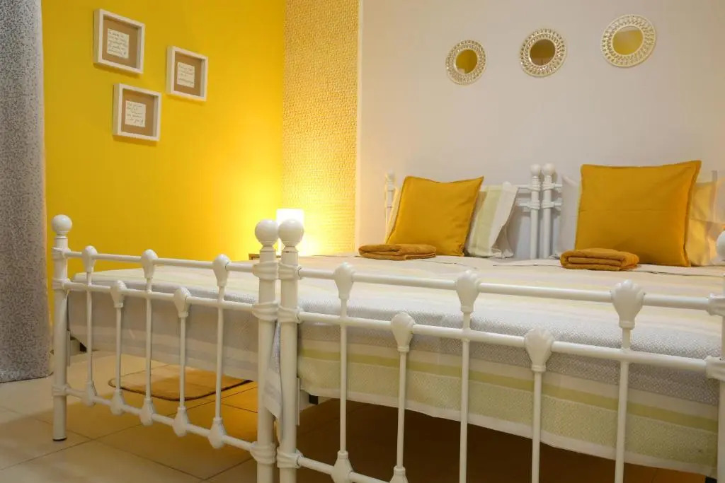 930m to Beach-2 Bedroom+Veranda-Perfect Located
