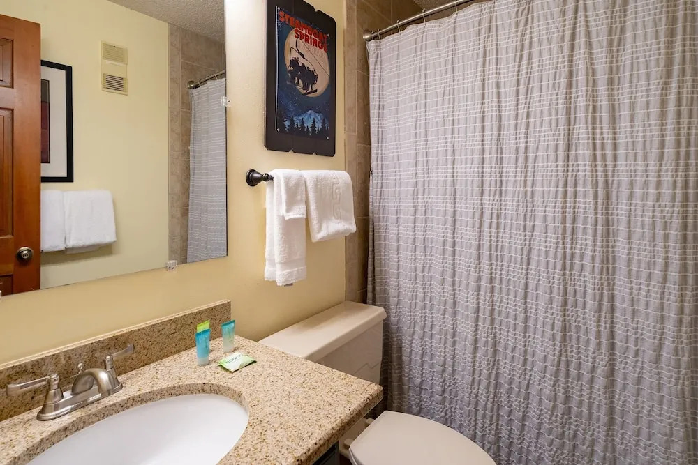 Phoenix 208 4 Bedroom Townhouse by RedAwning