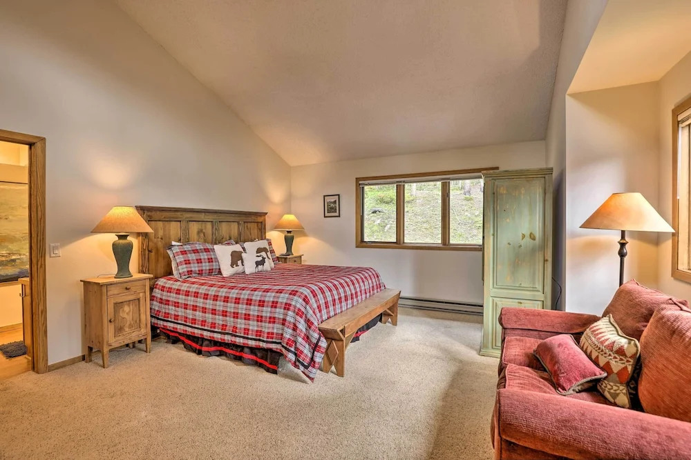 Walk to Lift: Townhome w/ Shuttle in Breckenridge!
