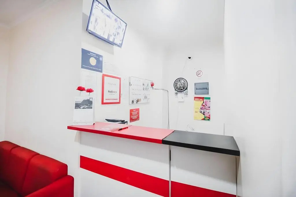 RedDoorz Plus near Mall Ciputra Jakarta