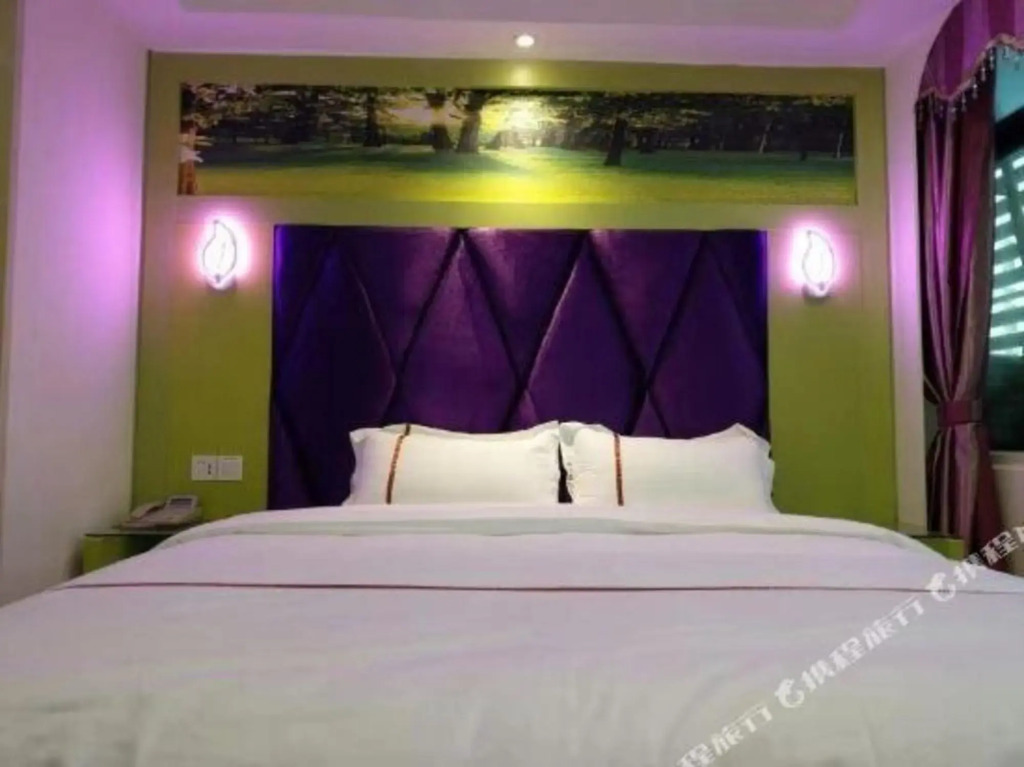 Zhongchao Theme Hotel (Shenzhen Luohu Wenjin Subway Station)