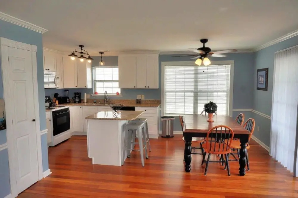 Wells On 7th 4 Bedroom Home by RedAwning