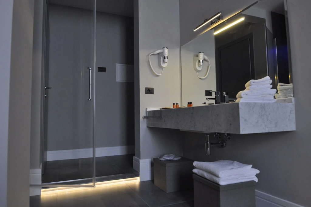 Place 24 Suites & Wellness