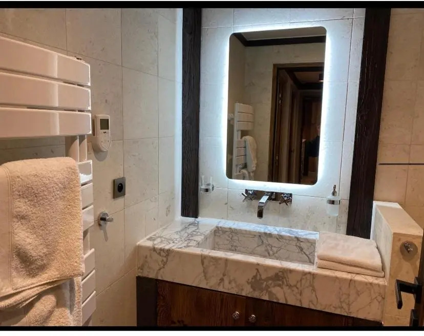 Luxury suite 70m2 balcon courchevel1850 parking