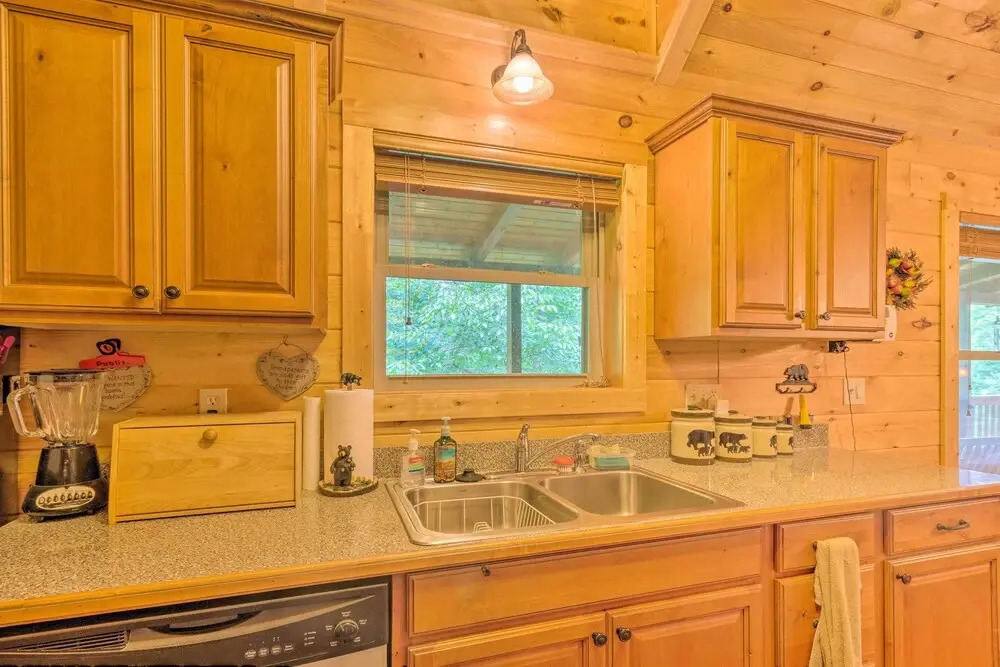 Mountain-view Maggie Valley Home w/ 2 Decks!