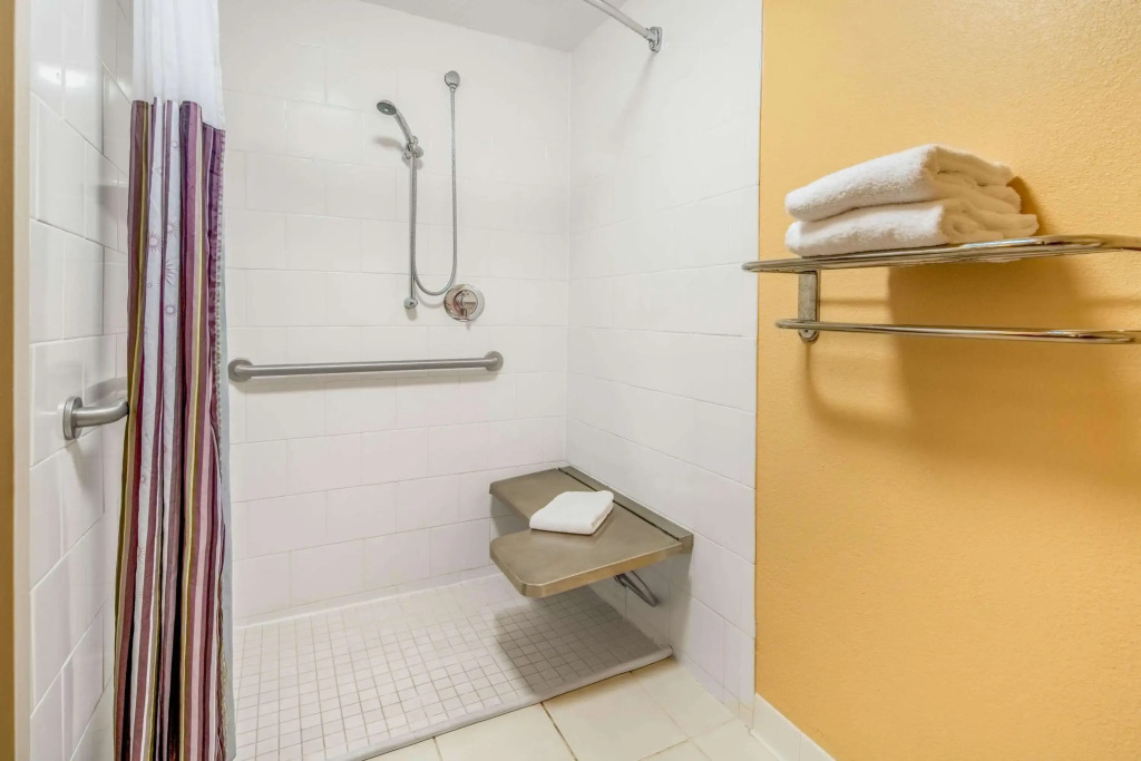 La Quinta by Wyndham Naples Downtown