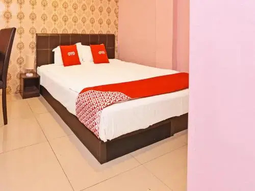 8 Hotel