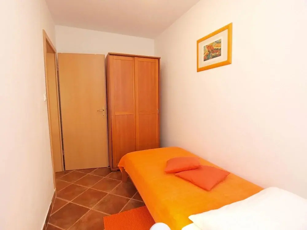 Apartment 446