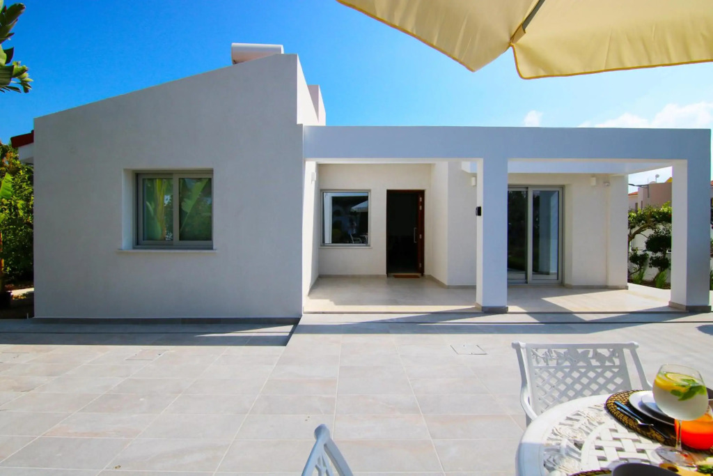 Phaedrus Living: Luxury Villa Ellison