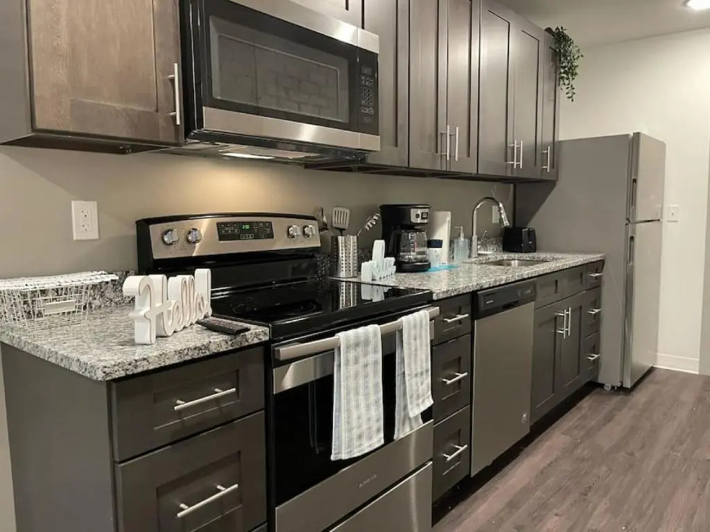 Apt 252 Cozy and Sleek Dwelling Min from Ft Leavenworth