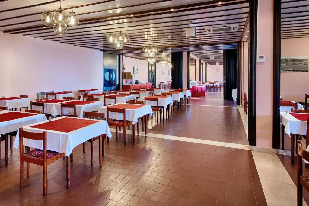 Hotel Issa