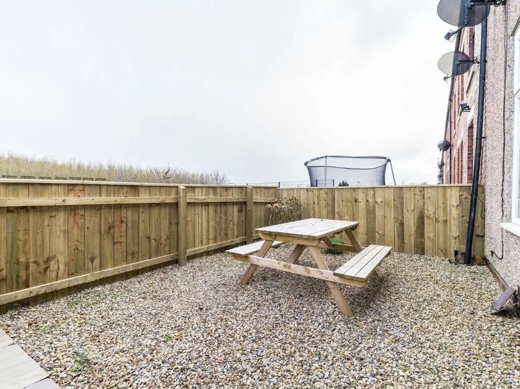 East House-Sleeps 5-Pet friendly-Garden-Parking