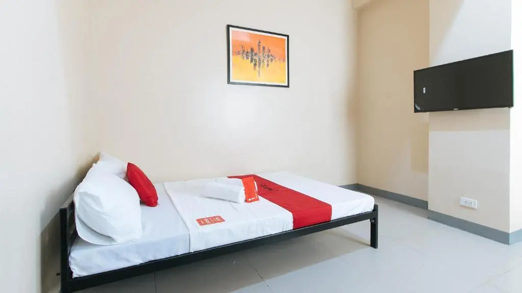 RedDoorz Plus @ Torre De Manuel Residences 1