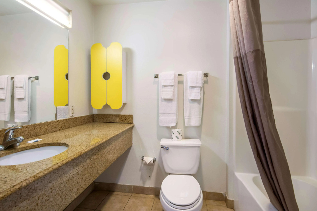 OYO Townhouse Beaumont Medical Center Area I-10