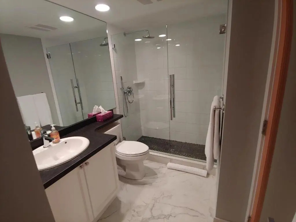 Tyndalstone Lodge 3 Bedroom in the Heart of Village North Whistler