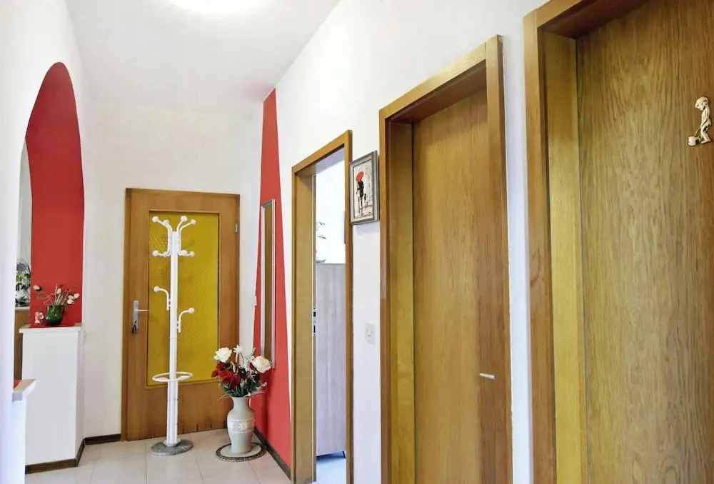 Spacious Apartment With Parking
