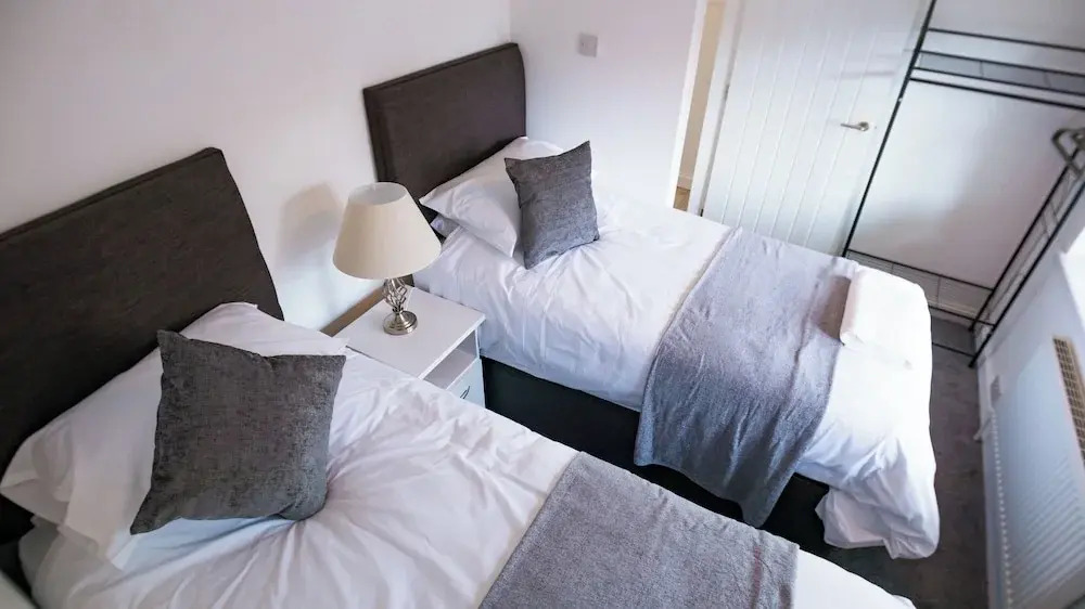 House Sleeps 6 - Parking,garden,family&contractors