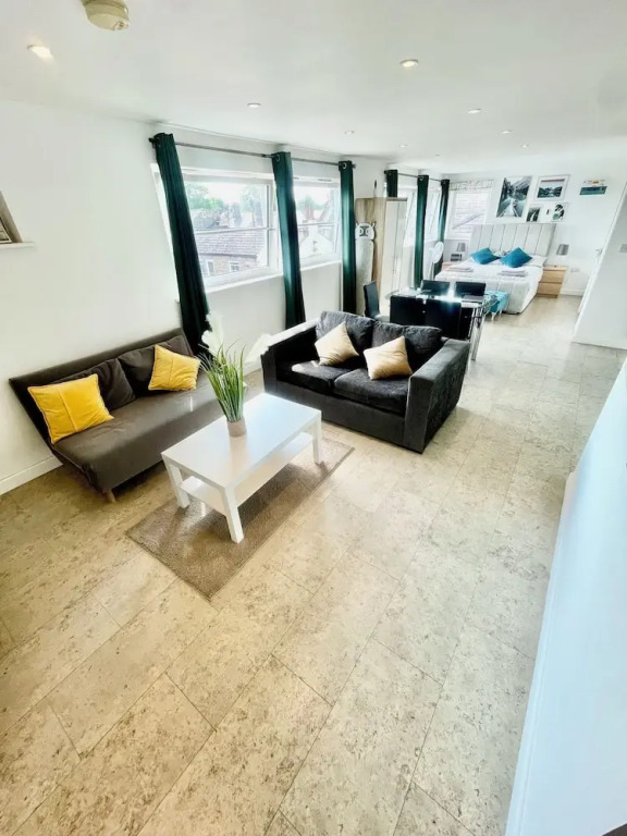 Central Cambridge Apartments by Tas