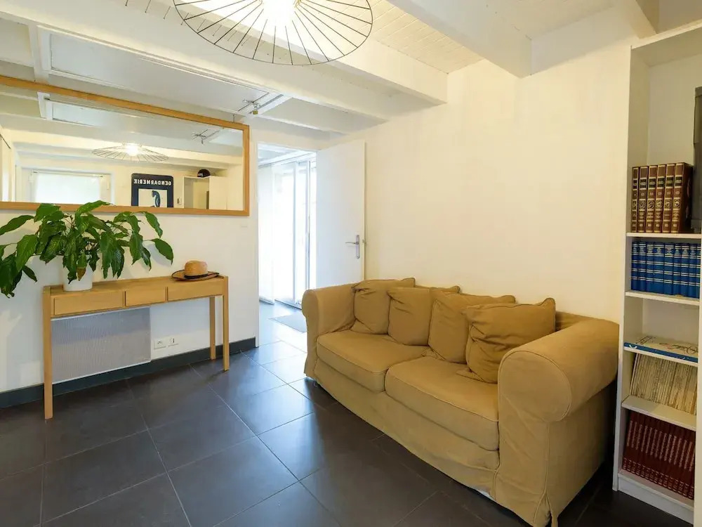 Peaceful Holiday Home in Plouguin with Indoor Pool