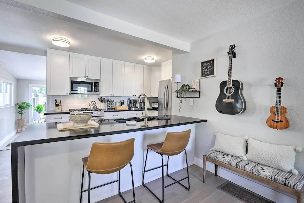 Hot Tub, Fire Pit: Midtown Reno Oasis!