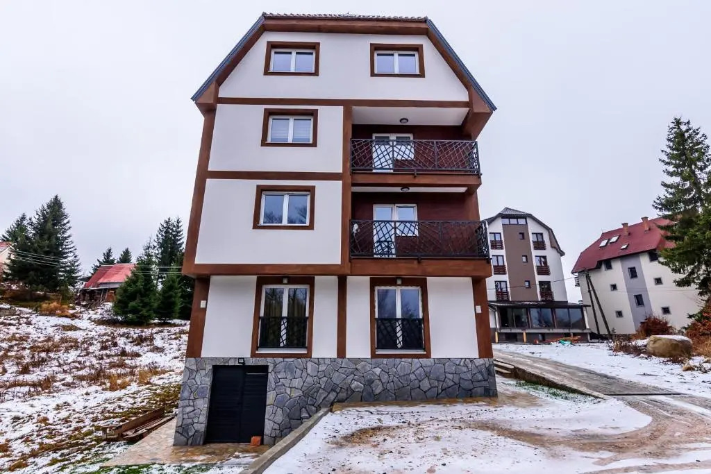 Apartmani “LAZAR” i “LENA”