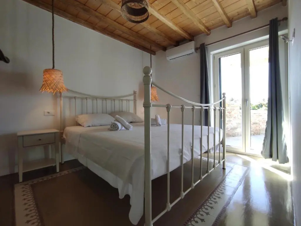 Traditional suites in Chora Kythnos #5