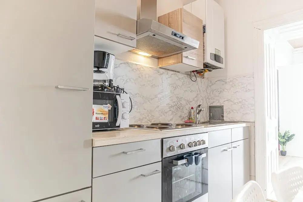 Comfy 2BR Apt Near U6 Station Long Stay