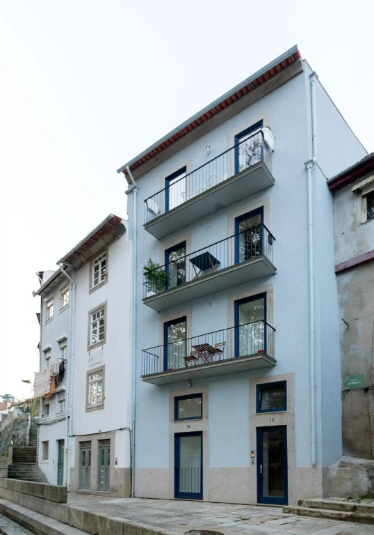 Riverside 2 Bedroom Apartment by DA'HOME