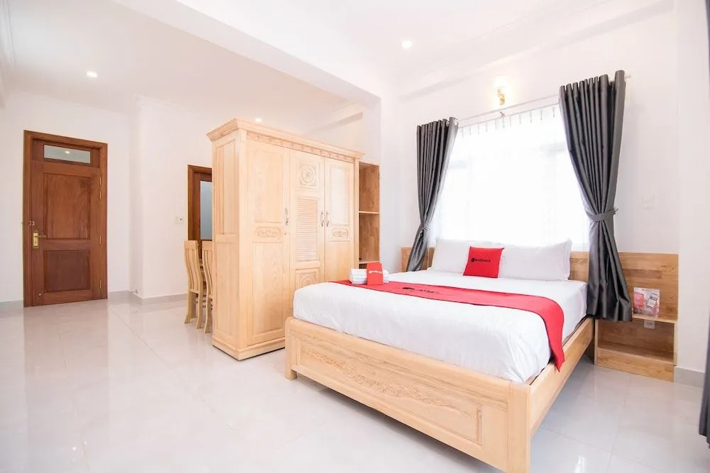 RedDoorz Plus Near Gia Dinh Park