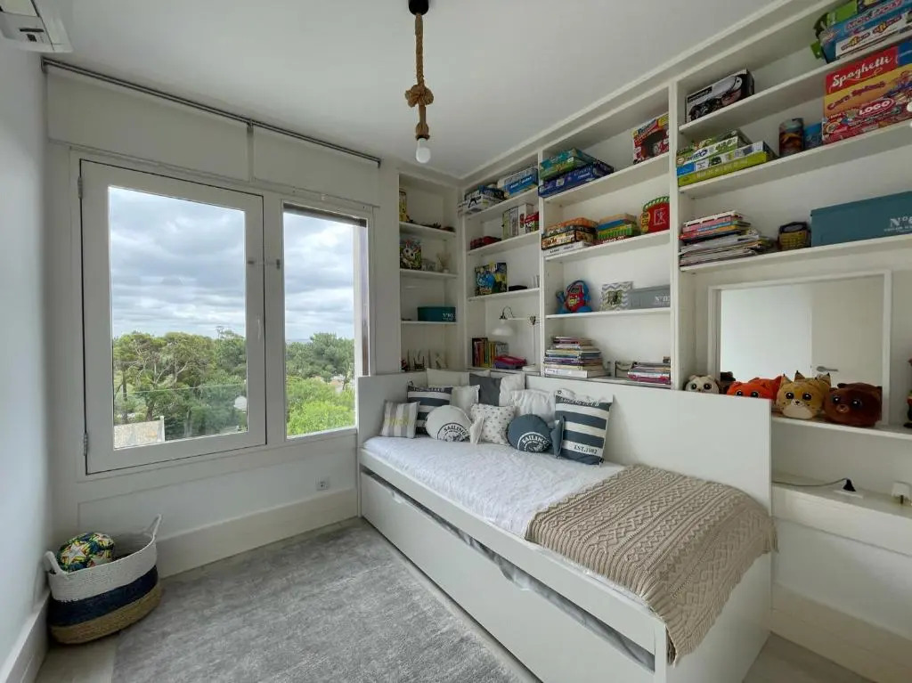 Beautiful Penthouse Apartment With Terrace - 4 Minute Walk to the Beach