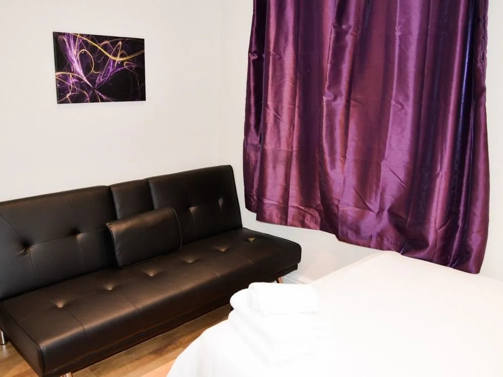 OYO Home Plender Street 1