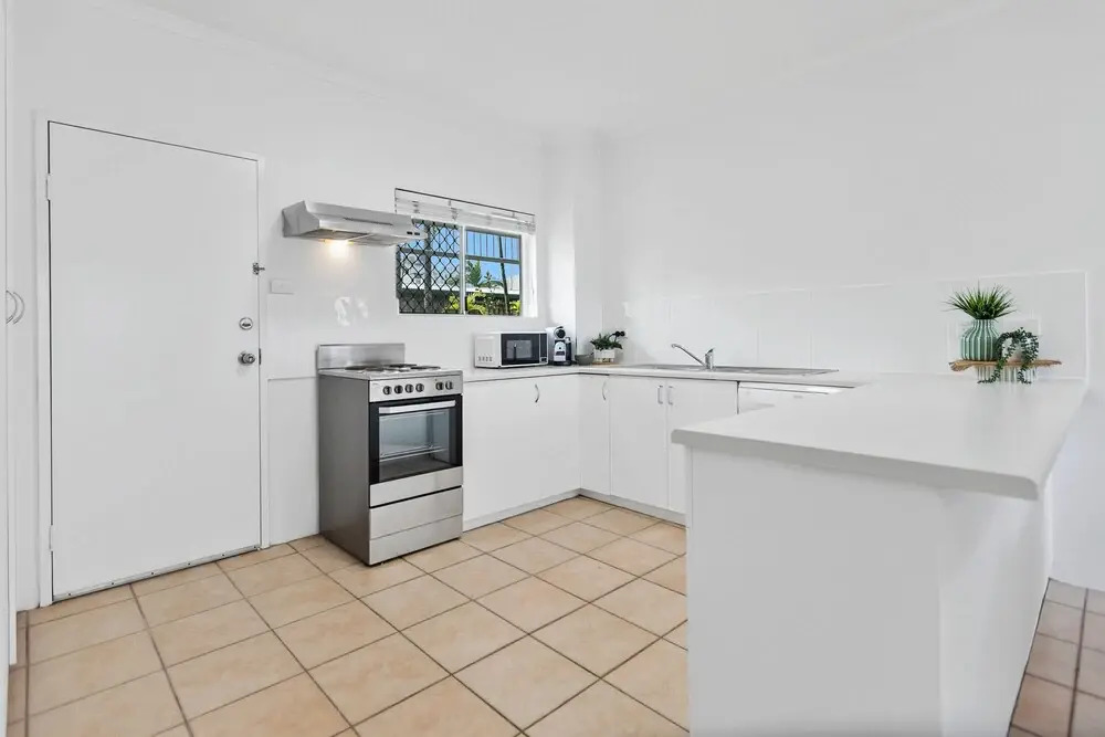 Cairns Tropical Bliss Swim In - Out Apt