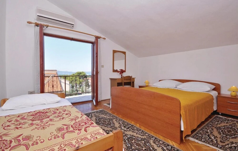 Amazing Home in Zadar With Wifi and 4 Bedrooms