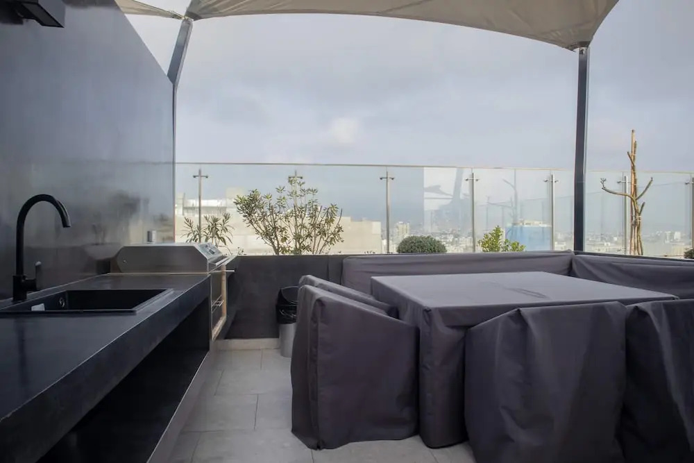 w Elegant 2BR w/ Great Balcony in Miraflores