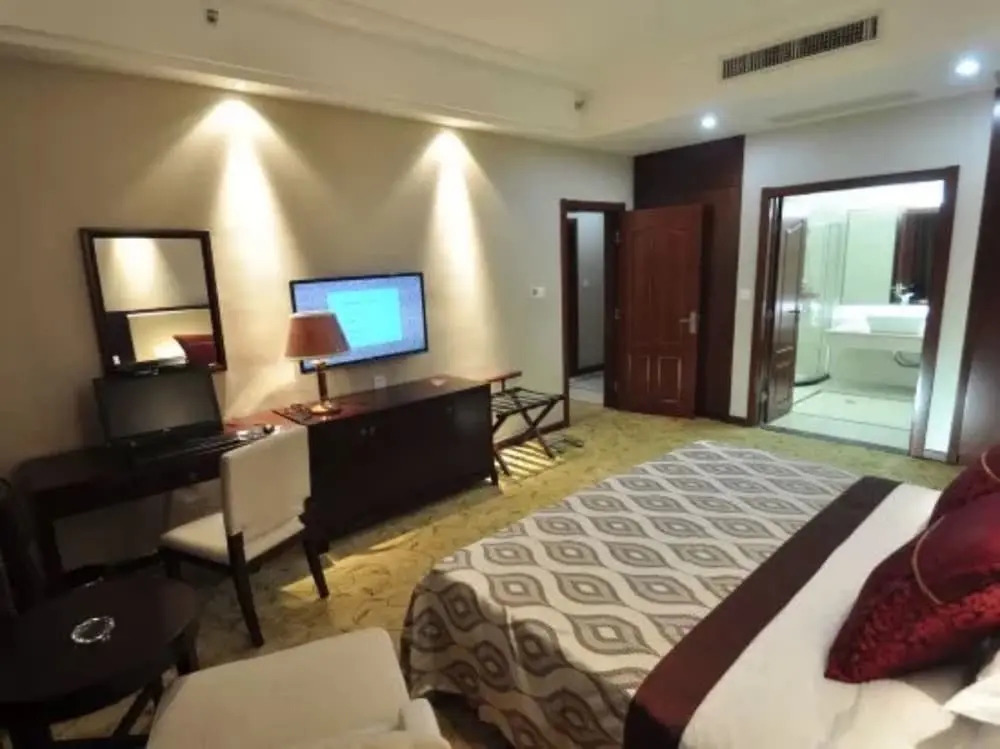 Wuhan Guochuang Chuyuan Donghu Hotel
