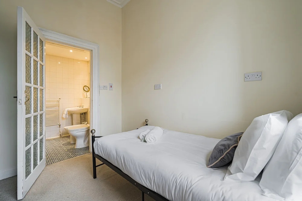 Spacious 3BR New Town Apartment