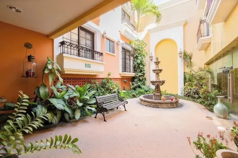 HOTEL COLLI
