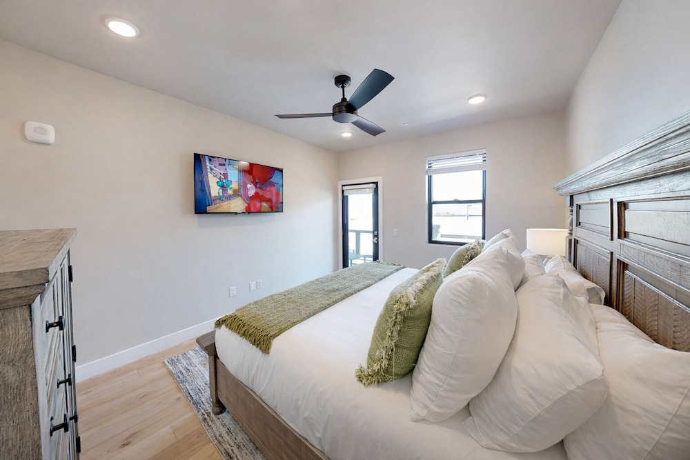 Pet Friendly! Winston's Lodge At Helling 203 3 Bedroom Condo
