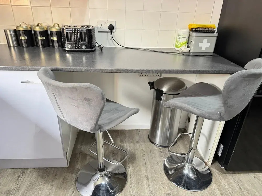 Manchester - House - Sleeps 6 - Parking - Garden