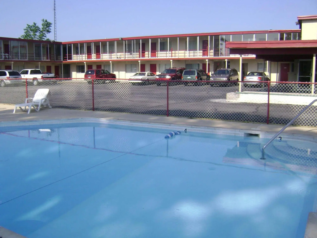 Norton Shores Inn