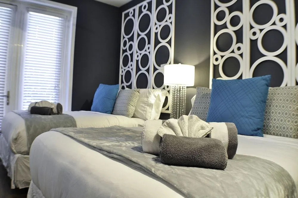 Premier Hollywood LA 4BD Suite