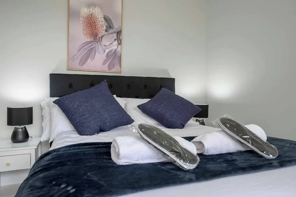 Luxurious 3-bedroom Townhouse in Charming Maidstone 7 KM TO CBD