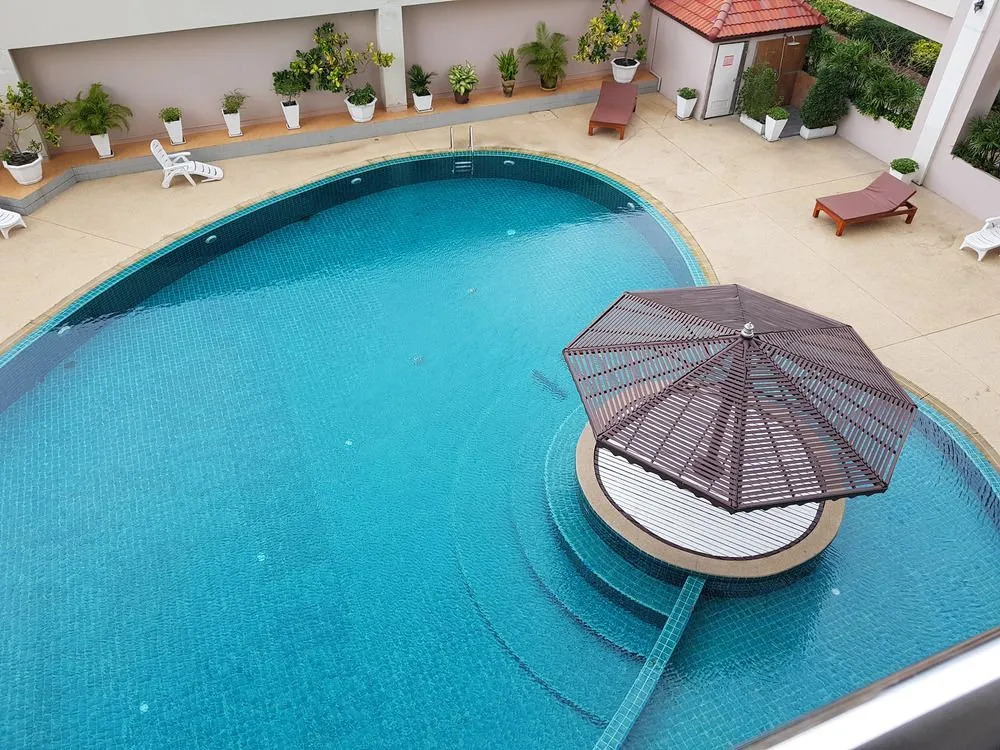 A Beautiful Studio Pool View Downtown
