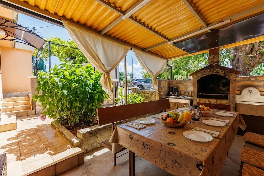 House Papinka With Private Pool & Garden