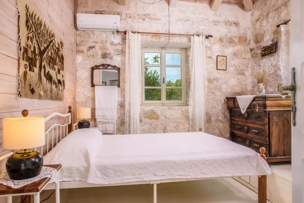 Jiannis Villa - Stone Villa in the Greenery
